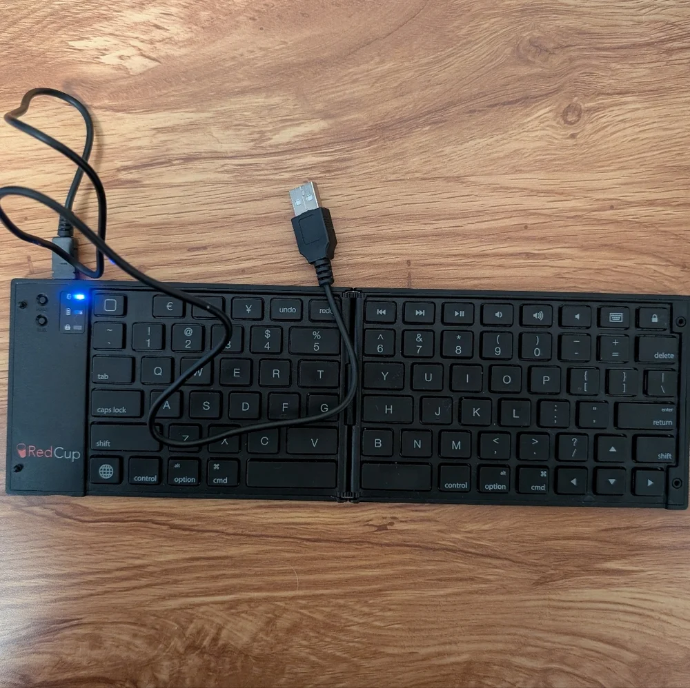 Like New! DISCONTINUED RedCup 2014 Bluetooth Portable Keyboard